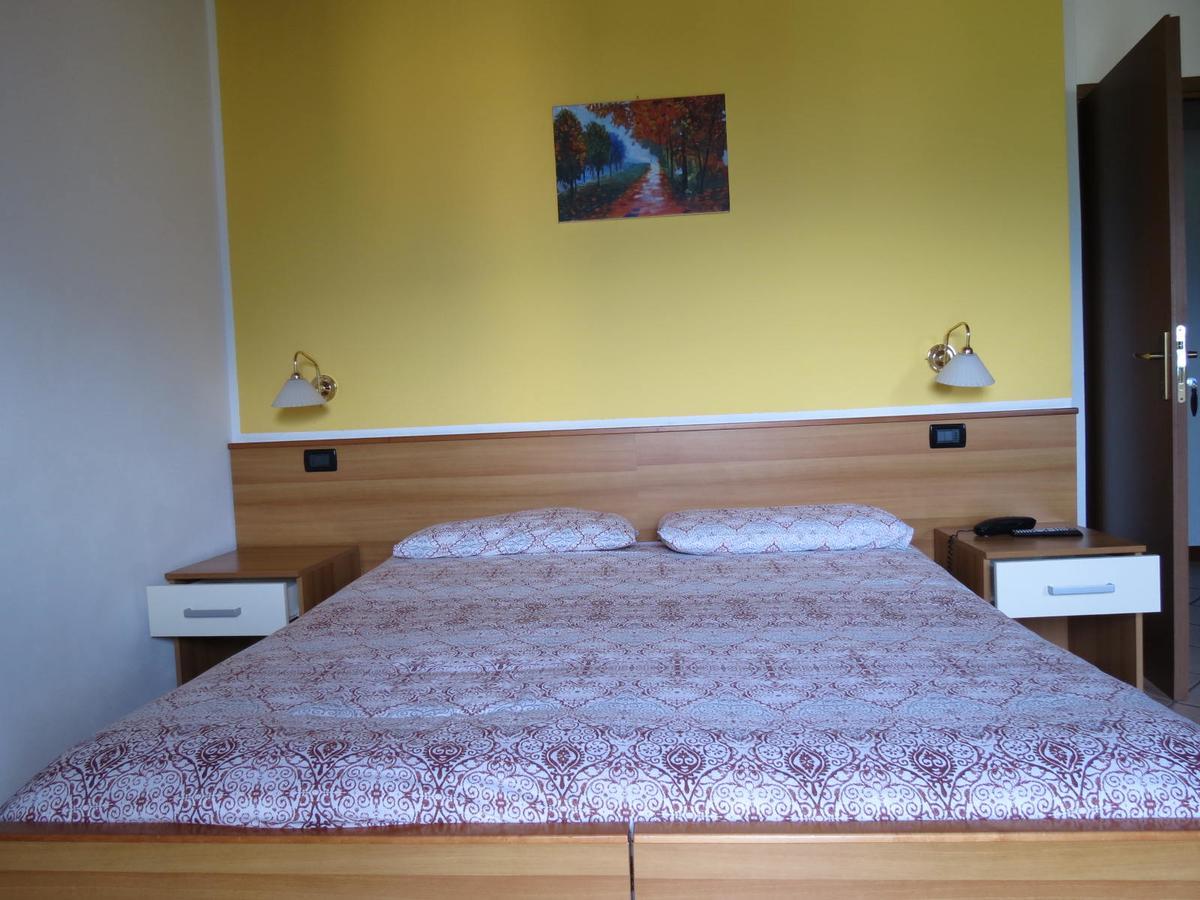 Albergo Ristorante Innocenti Ardenno Buitenkant foto